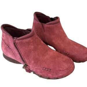 SKECHERS SUEDE MEMORY FOAM BOOTIE